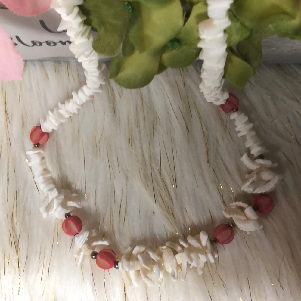 Vintage shell chip necklace/ womens jewelry